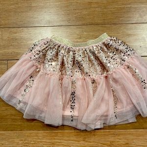 Beautiful tulle skirt  peach color with gold sequins! Size 4-6
